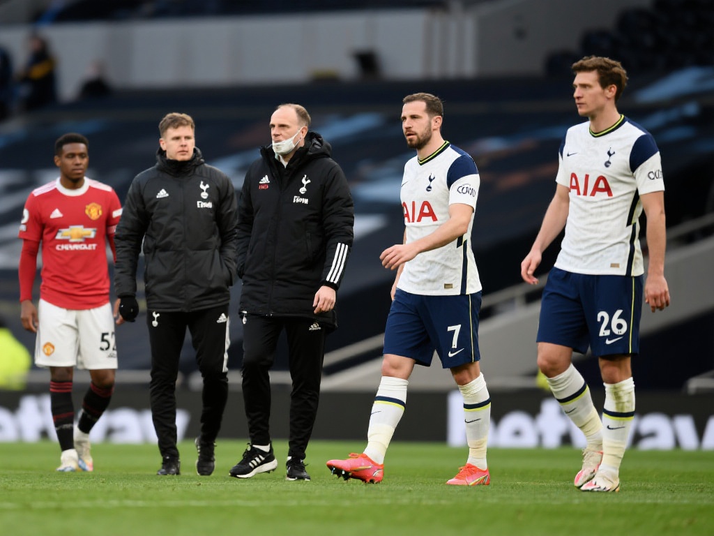  皮划艇静水男子1000米单人皮艇决赛精彩上演